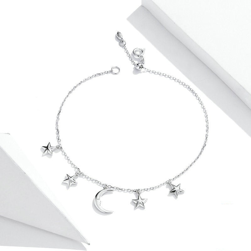 Fantasy-Armband mit Sternen und Mond aus Silber.