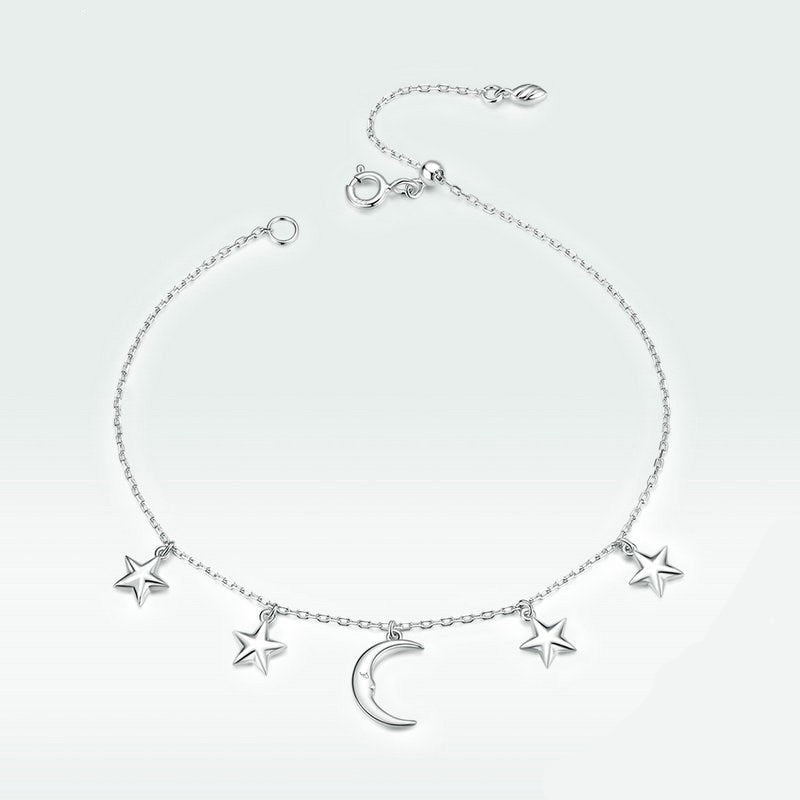 Fantasy-Armband mit Sternen und Mond aus Silber.