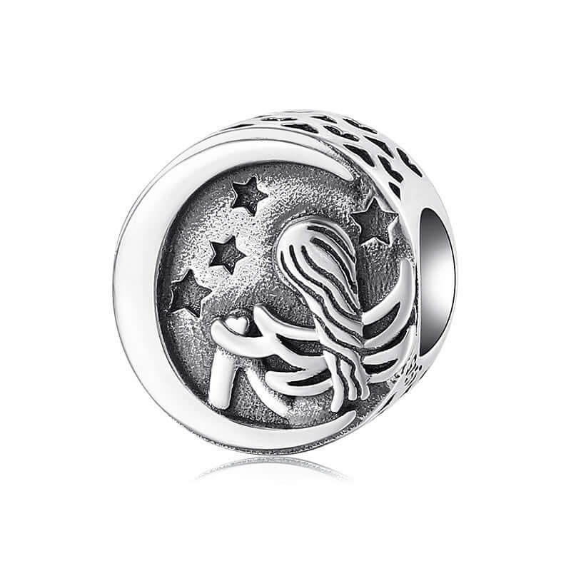 Silber Anhänger mit Mondmotiv und Sternen, ideal für Armband oder Halskette, elegantes Design für modebewusste Frauen.
