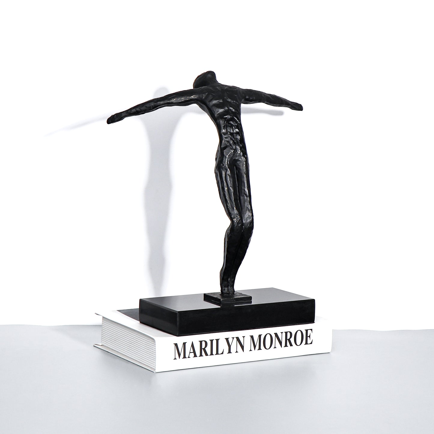 Minimalistisch-Abstrakte Metall-Skulptur