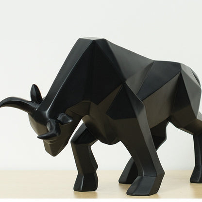 Modern Bull – Geometrische Stier-Skulptur aus Resin für stilvolle Wohn- & Bürodekoration