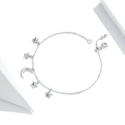Fantasy-Armband mit Sternen und Mond aus Silber.