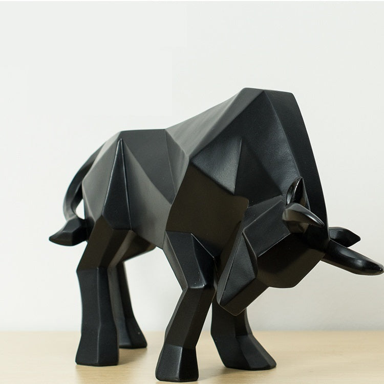 Modern Bull – Geometrische Stier-Skulptur aus Resin für stilvolle Wohn- & Bürodekoration