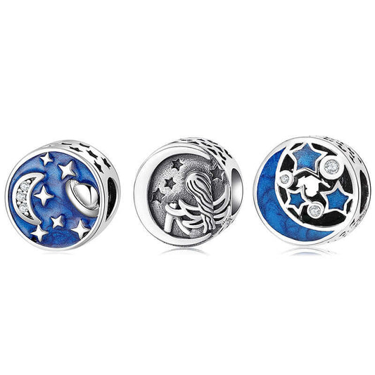 Drei stilvolle Silberanhänger mit Mondmotiv und blauen Akzenten für Armbänder oder Halsketten.